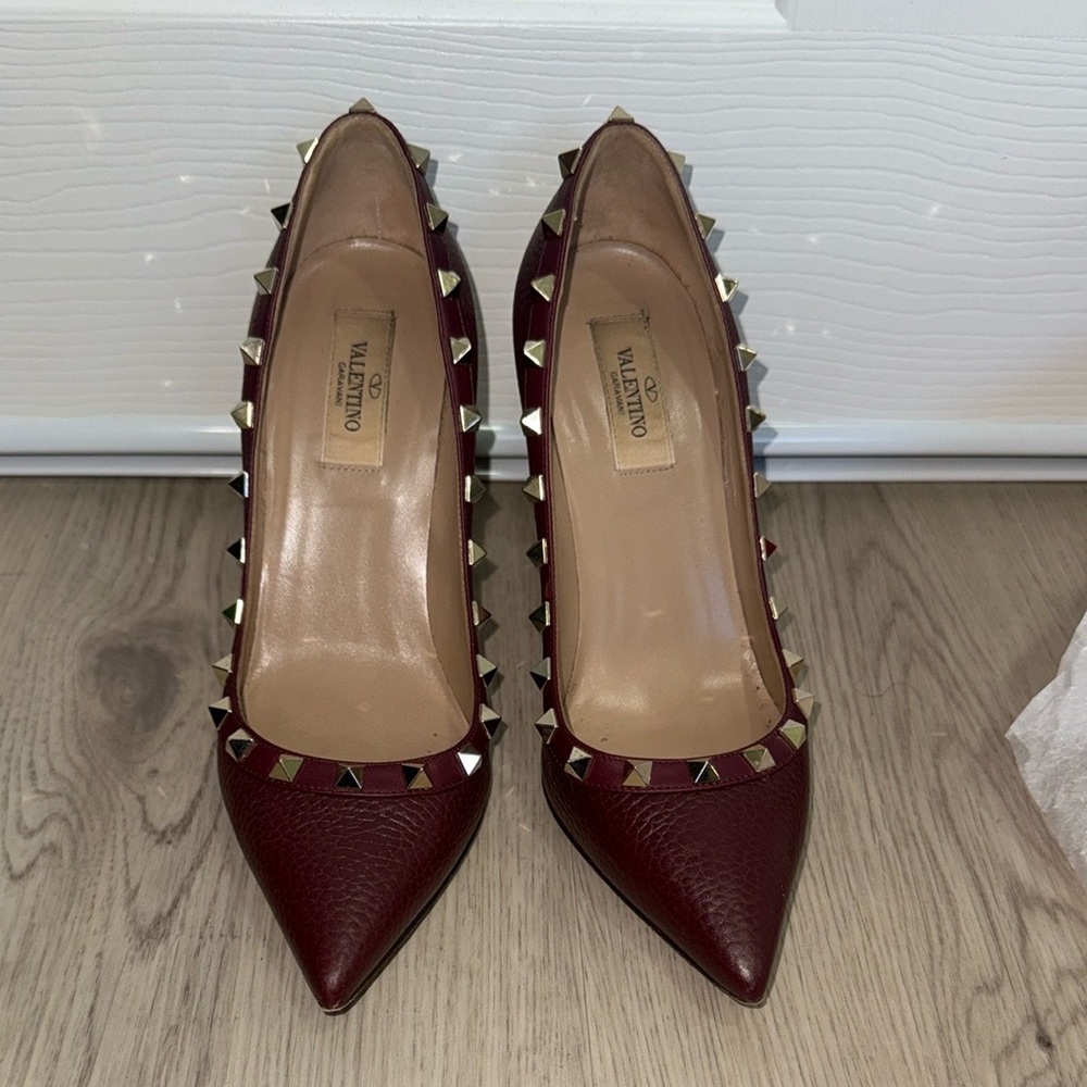Valentino Rockstud leather pump